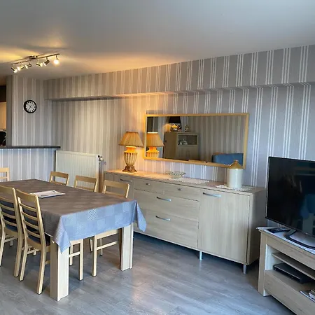 Seaflower 304 Located Directly On The Apartment
